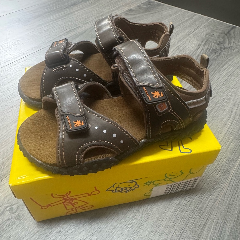 BiBi Brown Sandals with Adjustable Straps and Rubber Sole